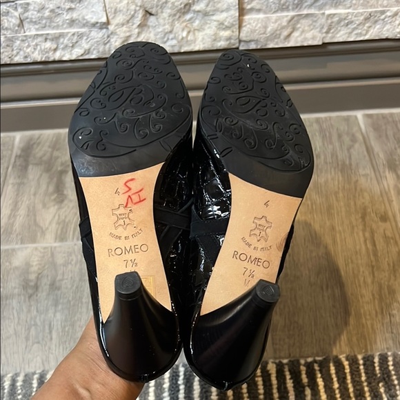 Brighton Black Romeo patent leather mules with silver medallion accent, size 7.5 - Picture 10 of 14